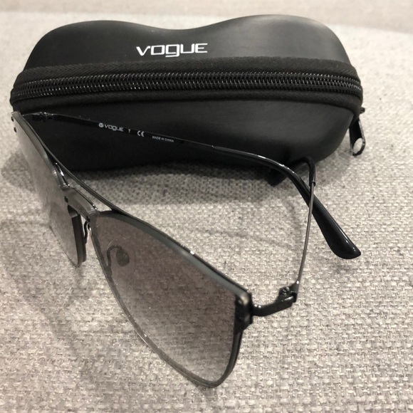 Vogue sunglasses - Picture 2 of 3